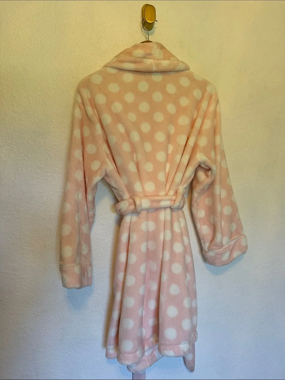 Perfect like new Kate Spade Plush Robe Pink with White Polka Dots medium